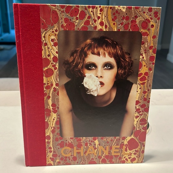 Chanel Boutique collection book - Picture 1 of 8
